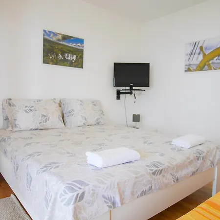 Lemon Tree Apartment