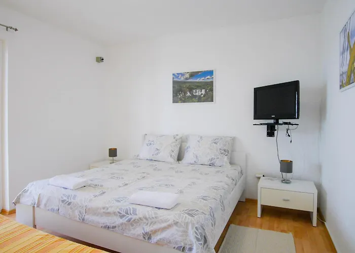 Lemon Tree Apartment Podaca