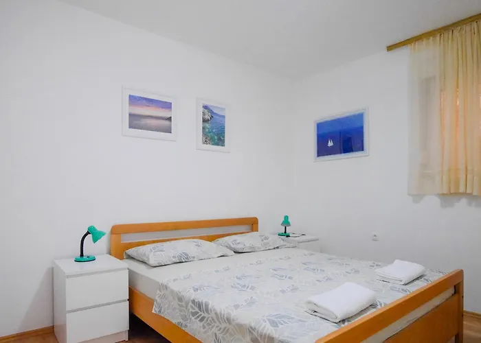 Lemon Tree Apartment *