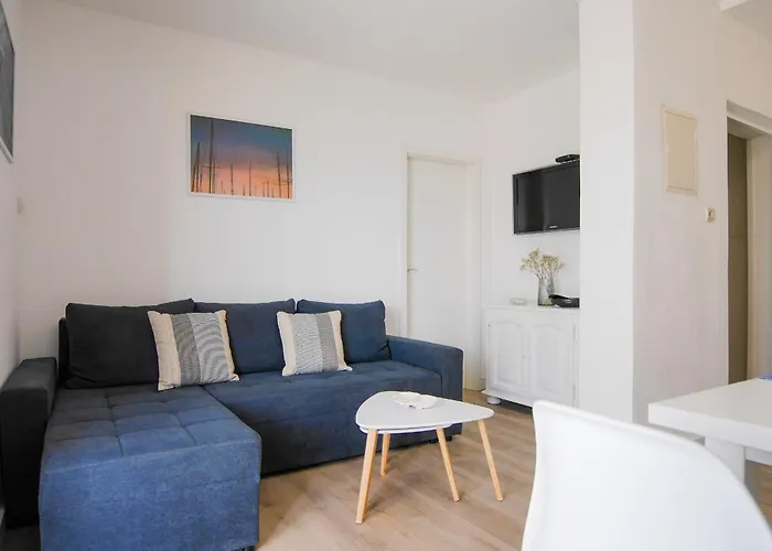 Lemon Tree Apartment *